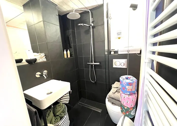 Apartment Zons22 I Ruhiges Design In Altstadt Zons Perfekt Für Alleinreisende Und Paare, Zwischen Messe Köln&düsseldorf *